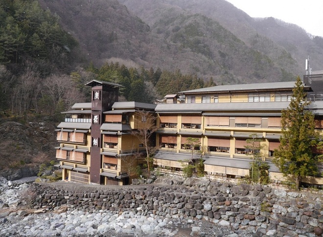 Bất ngờ với khách sạn cổ 1.300 tuổi ở Nhật Bản