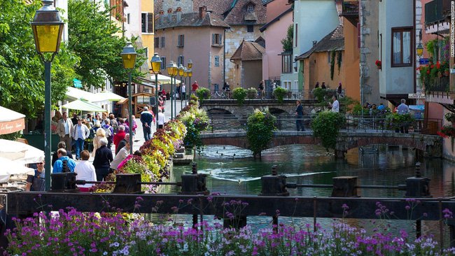 Những ngôi làng đẹp như thiên đường của nước Pháp