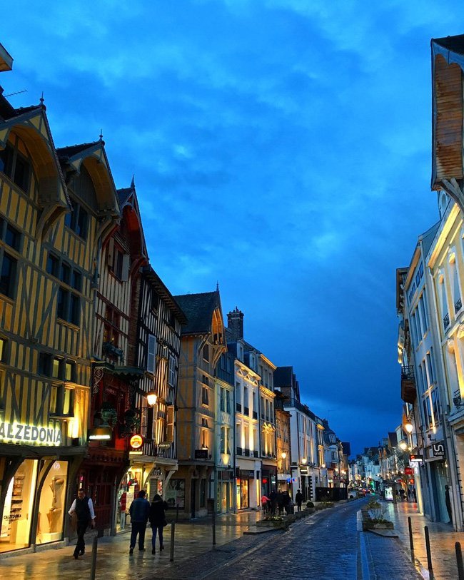 Những ngôi làng đẹp như thiên đường của nước Pháp