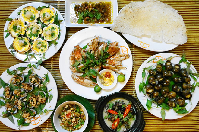 Chiều mưa Sài Gòn thưởng thức những món ăn vặt tuyệt hảo