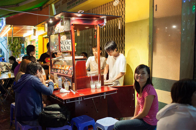 Những quán vỉa hè Sài Gòn nườm nượp khách nên một lần ghé qua