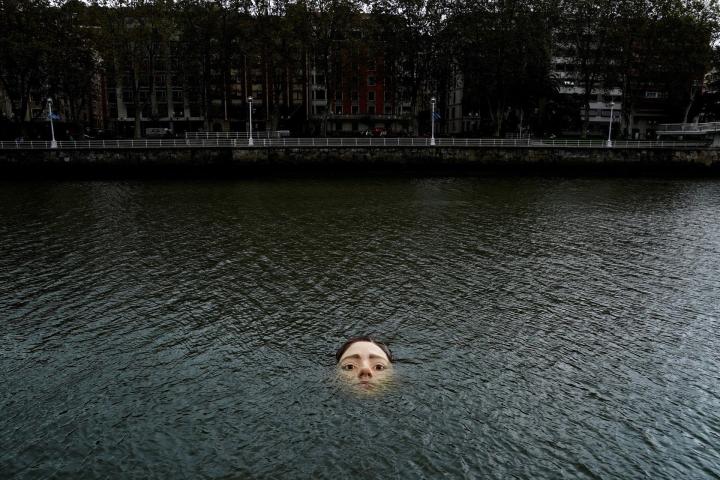 Sự thật đáng suy ngẫm về 'Cô gái đuối nước' trồi đầu lên mặt sông