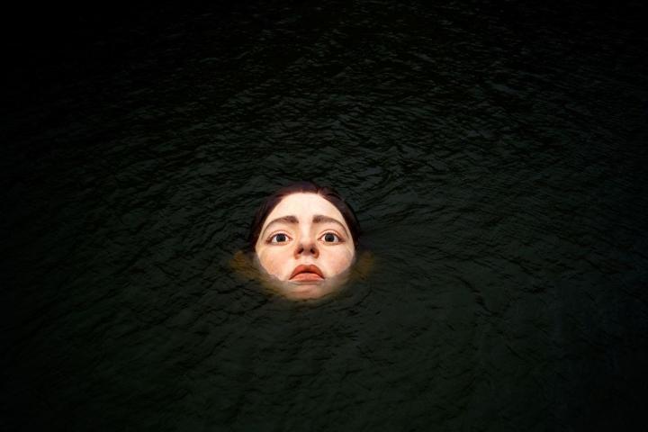 bức tượng, tượng cô gái đuối nước, bức tượng độc đáo, sự thật đáng suy ngẫm về 'cô gái đuối nước' trồi đầu lên mặt sông