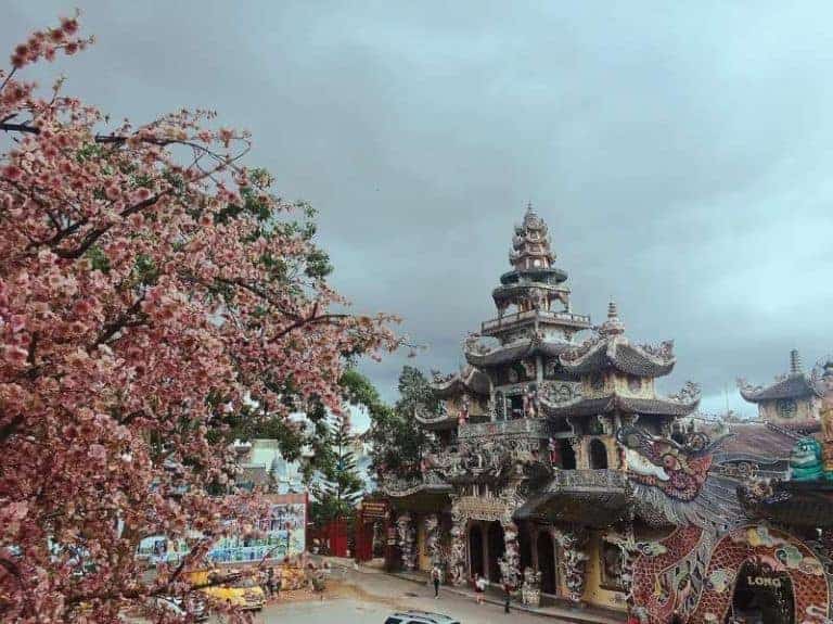 Chùa Linh Phước – Vẻ đẹp độc đáo của kiến trúc Phật giáo
