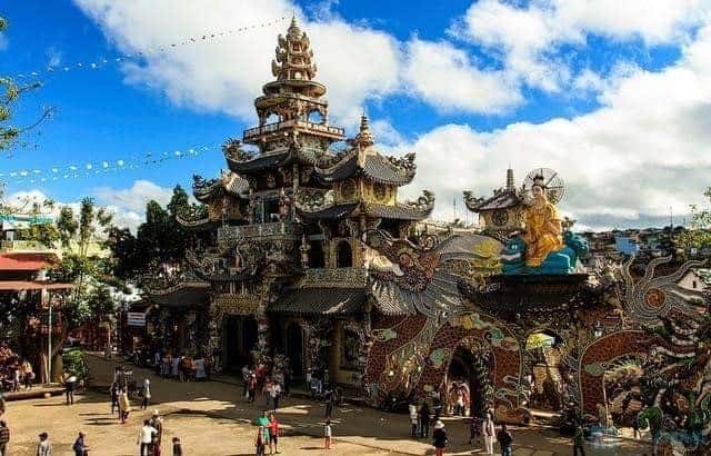 chùa linh phước – vẻ đẹp độc đáo của kiến trúc phật giáo