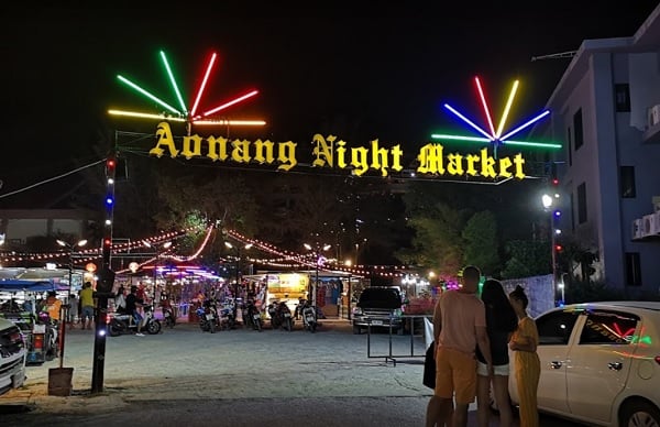 Chợ đêm Ao Nang ở Krabi, thiên đường mua sắm và ăn vặt