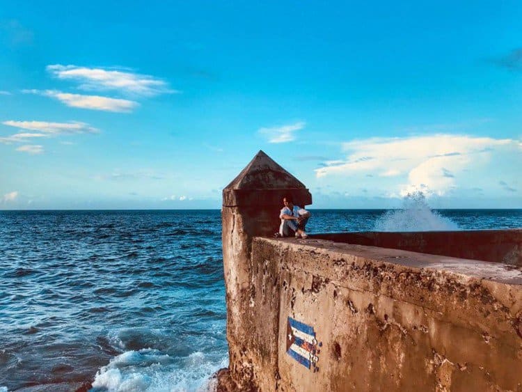 “Rủ rê” crush đi ngắm hoàng hôn ở bờ biển Malecon, về là thành đôi
