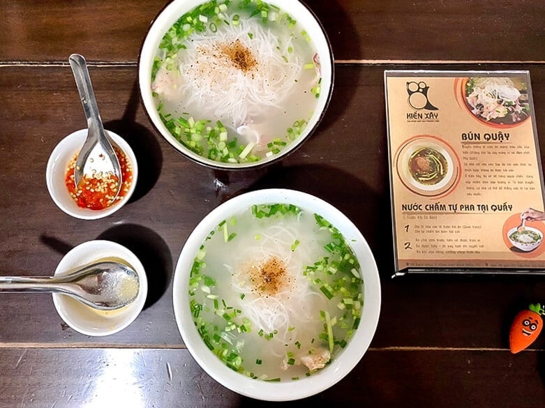 ‘Lấp đầy dạ dày’ với 10 quán ăn sáng ngon ở Phú Quốc khách ra vào nườm nượp