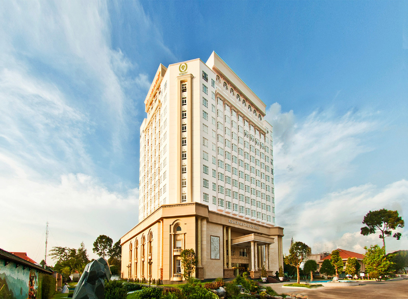 Khách sạn Tân Sơn Nhất – Cung điện nhỏ giữa lòng “hoa lệ”