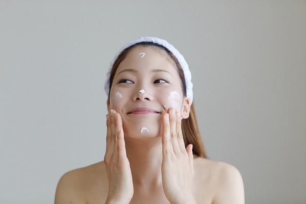các sản phẩm giúp chăm sóc và bảo vệ da mặt bạn nên sở hữu