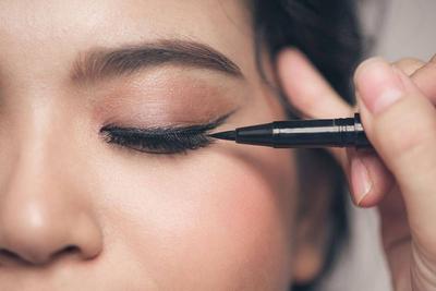 gợi ý cách vẽ eyeliner tự nhiên cho newbie “chạm ngõ” makeup
