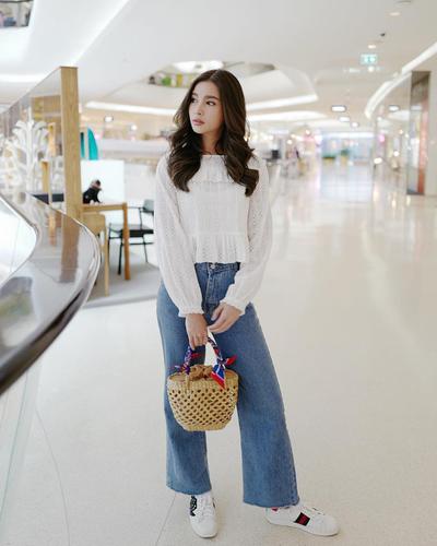  thoi trang (1013),  mix quan jean (20),  mix do (945),  phoi do (965),  mix & match (971),  thoi trang 2020 (174), 4 items đa năng mà bạn có thể đi làm đi chơi tiết kiệm được khối tiền