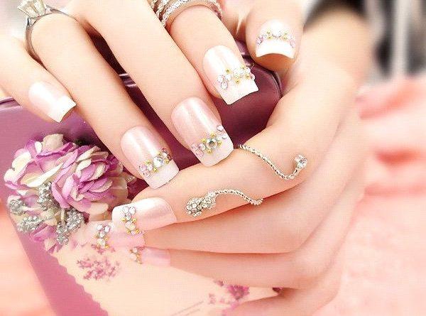 Tổng hợp những mẫu nail tay chân đính đá đẹp cho ngày cưới và đi tiệc