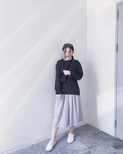 Cách phối áo hoodie với chân váy từ dễ thương đến cá tính - Shopee Blog