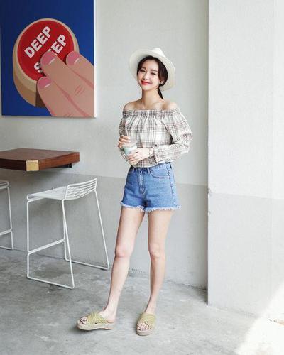  thoi trang (1013),  phoi do (965),  thoi trang 2019 (783),  mix do (945),  thoi trang nu (991),  mix do di choi (624),  mix & match (971), 20+ outfit chứng minh chỉ cần có cách phối đồ đẹp là con gái đã auto xinh