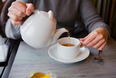  lam dep (995), liệu uống trà có gây vàng răng như lời đồn hay không?