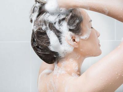 gợi ý cách khắc phục tóc rụng tại nhà, lấy lại vẻ tự tin cho mái tóc