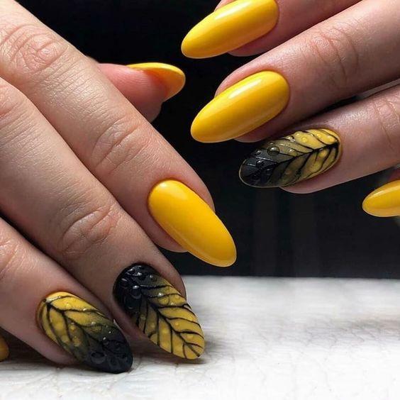 20 Những mẫu nail màu vàng đính đá đủ phong cách
