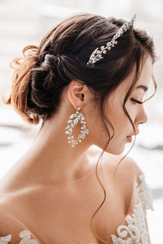 Cô dâu nên đeo bông tai gì trong ngày trọng đại của mình?