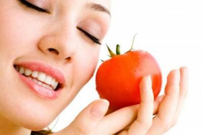 cách làm trắng răng bằng cà chua mang đến hiệu quả chỉ trong tíc tắc