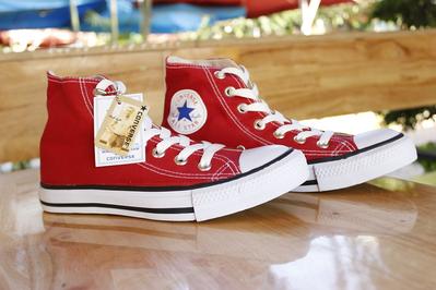 cách phối đồ với giày converse đỏ thật sành điệu