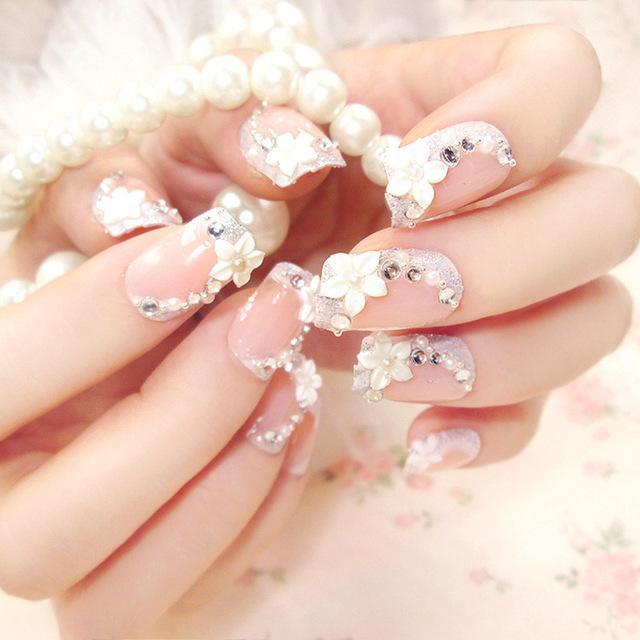 30 mẫu nail cô dâu màu trắng tinh khôi nhẹ nhàng cho ngày cưới
