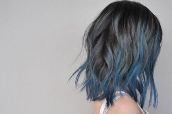 20 Mẫu tóc highlight xanh dương, xanh khói, xanh rêu - ALONGWALKER