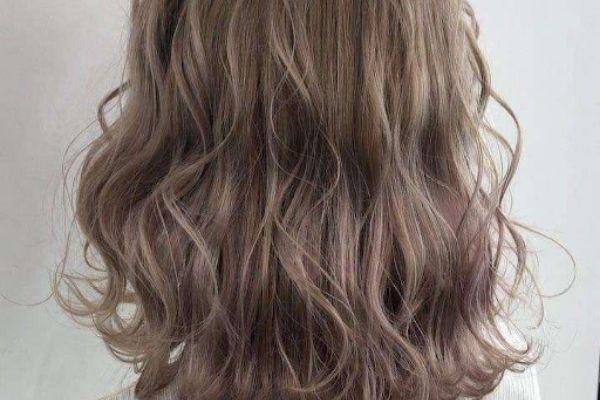 tóc xoăn wavy – kiểu tóc uốn xoăn tự nhiên chuẩn hàn quốc