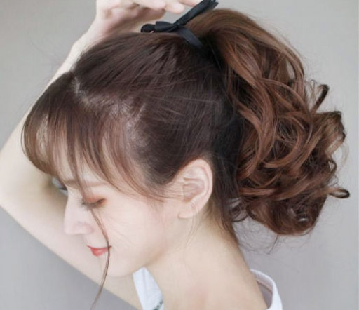 “bật mí” cách buộc tóc xoăn sóng ngắn đơn giản mà vô cùng cuốn hút