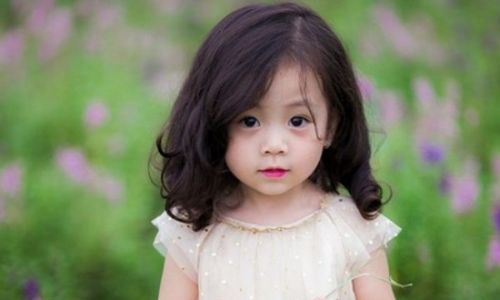 20+ Kiểu tóc xoăn cho bé gái 5 – 7 tuổi “siêu cấp” dễ thương - Bút ...