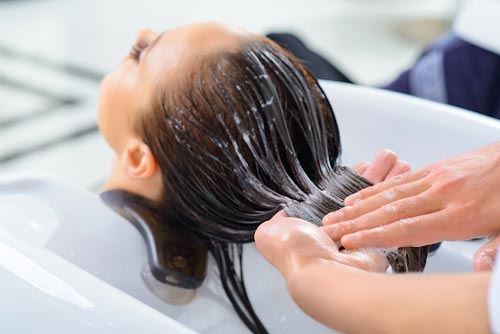 nhuộm tóc xong có nên dùng dầu xả không? nếu có thì nên dùng loại nào?