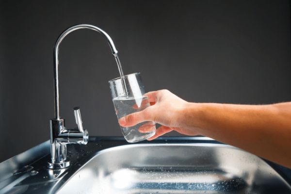 trị mụn, “bật mí” khung giờ uống nước giảm mụn hiệu quả và tốt nhất 