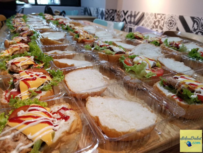 review quán cafe leo’s kitchen từ món ăn đến thức uống