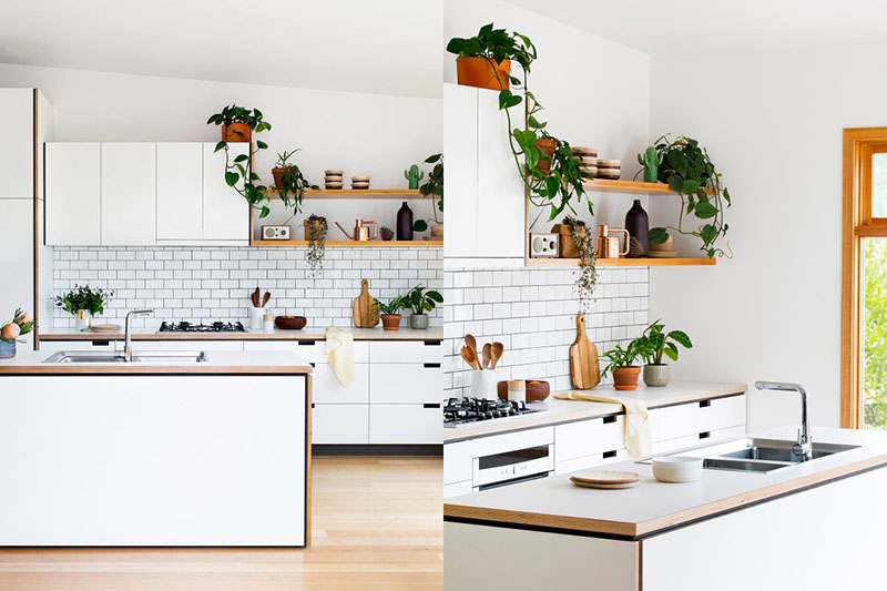 , phòng bếp nhỏ đẹp tinh tế với sơn tường màu trắng kết hợp cùng nội thất gỗ