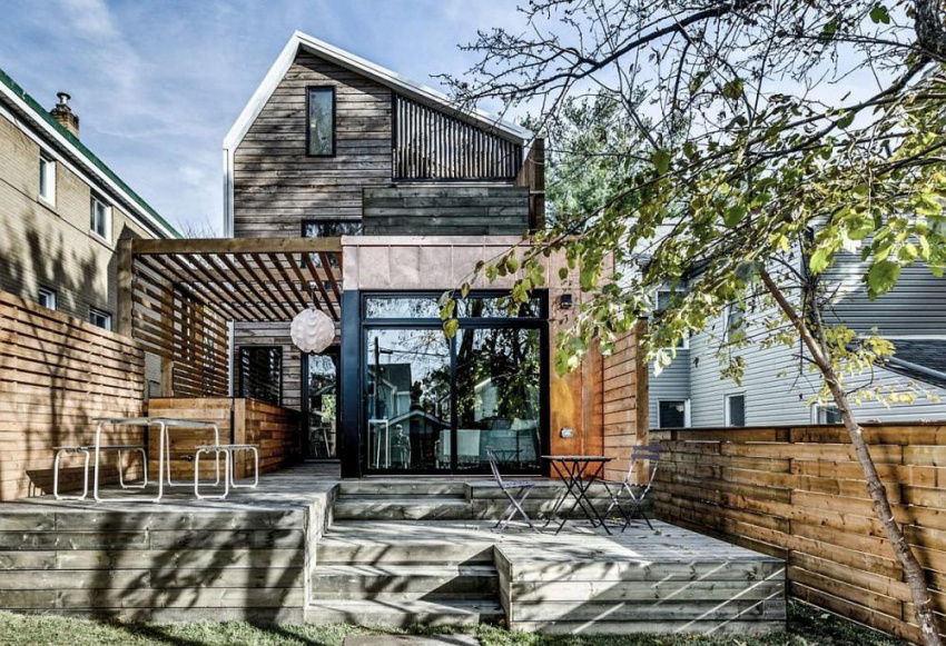 Bản hòa ca tuyệt vời giữa vật liệu gỗ và nội thất tông trắng trong ngôi nhà 2 tầng ở Toronto