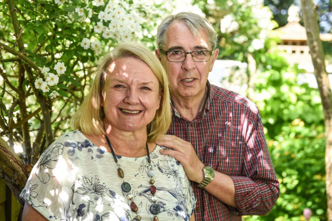 Cặp vợ chồng ở Anh dành 28 năm để biến cỏ dại thành khu vườn hút khách