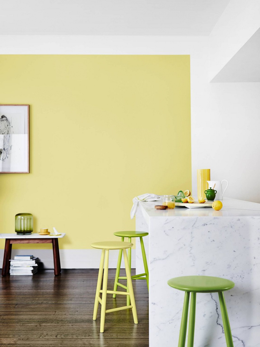 , xu hướng thiết kế phòng bếp mùa hè với tông màu vàng và xanh lá cây