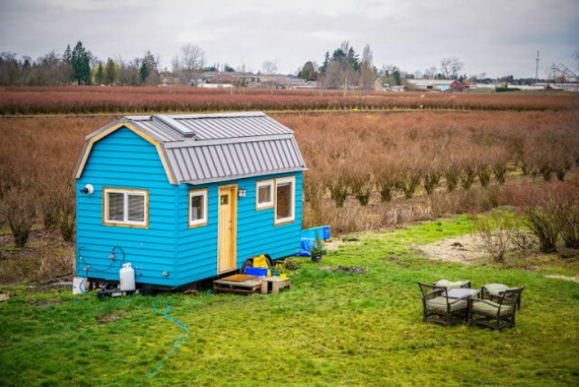 , ngôi nhà nhỏ xinh tiện nghi giữa cánh đồng hoang ở canada