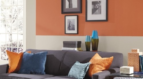 , tân trang phòng khách ấn tượng với sơn màu đậm