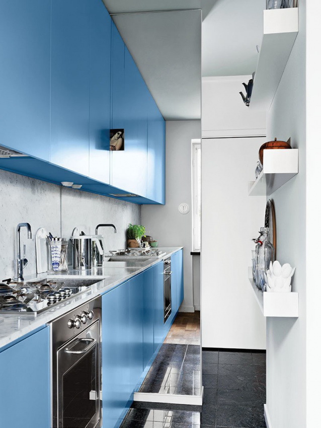 Phòng bếp nhỏ tiện nghi, thoáng đẹp với tông màu xanh nhạt chủ đạo