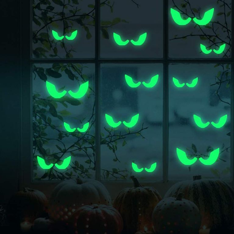Trang trí cửa sổ Halloween với những mẫu decal cực chất