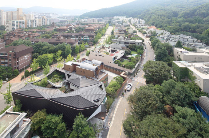 Ngắm khu vườn mênh mông giữa nhà của đại gia xứ Hàn