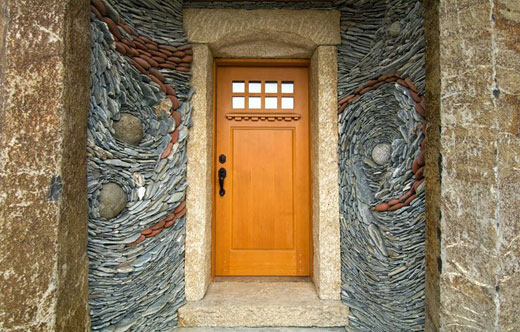, bức tường đá siêu ấn tượng tạo điểm hút cho ngôi nhà