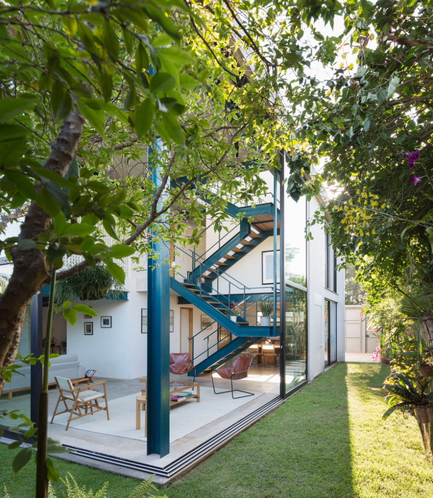 , ngôi nhà tuyệt đẹp với điểm nhấn là khung thép sơn xanh