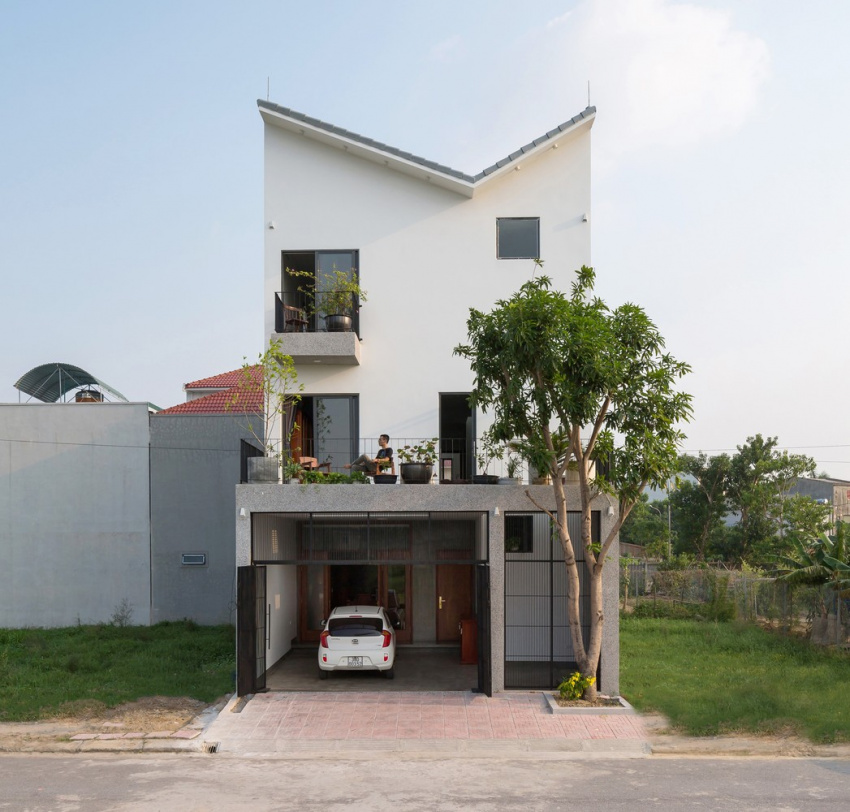 Nhà phố mới ở Hà Tĩnh sử dụng hài hòa nội thất từ nhà cũ