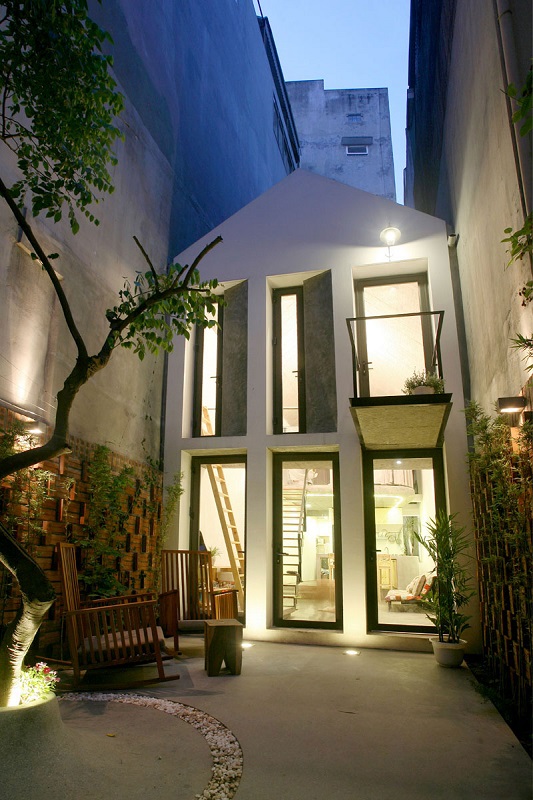 Ngôi nhà có cấu trúc sân vườn độc đáo ở Hà Nội