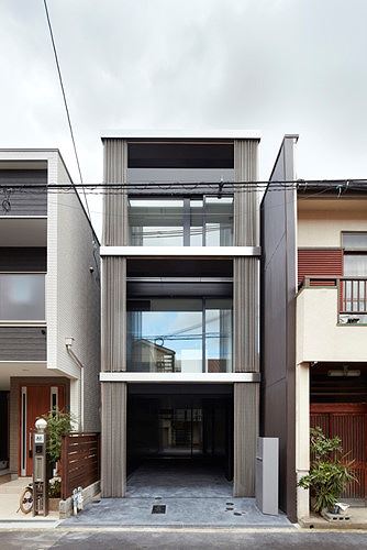 Ngôi nhà 3 tầng ở Nhật với mặt tiền 