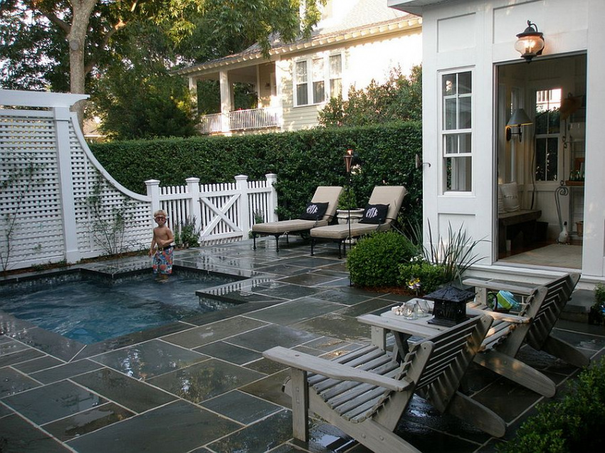 , sân vườn không rộng vẫn thiết kế được bể bơi nhỏ xua tan nắng hè