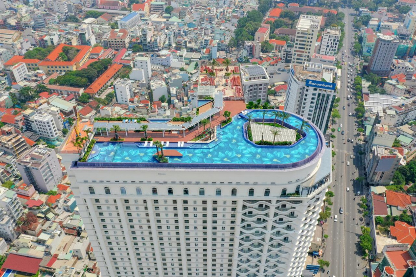 La Vela Saigon Hotel – Trải nghiệm bể bơi vô cực sang chảnh