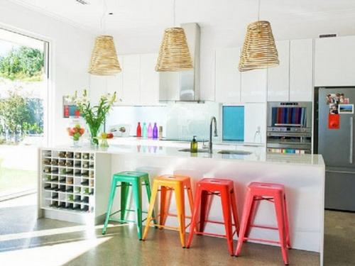 , ghế màu sắc giúp không gian bếp sinh động hơn